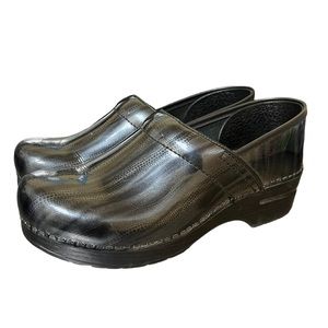 Dansko Professional Nurse Clog Shoe Patent Eel Skin Charcoal Size 10